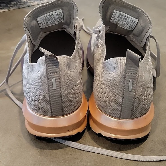 WOMEN'S Brooks LEVITATE 3 running shoes  size 8 GREY - Picture 2 of 10